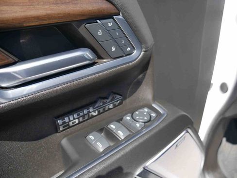 Used 2024 Chevrolet Silverado 1500 High Country w/ High Country Premium Package image 26