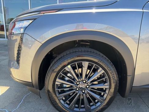 New 2026 Nissan Pathfinder SL image 7