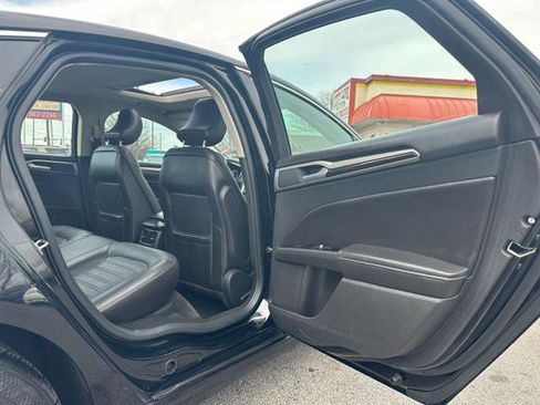 Used 2016 Ford Fusion SE w/ Equipment Group 202A image 17