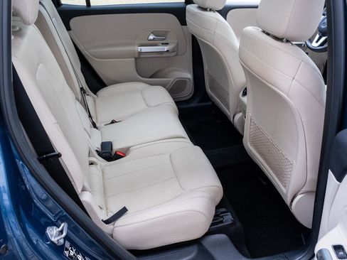 Used 2020 Mercedes-Benz GLB 250 4MATIC w/ Premium Package image 30