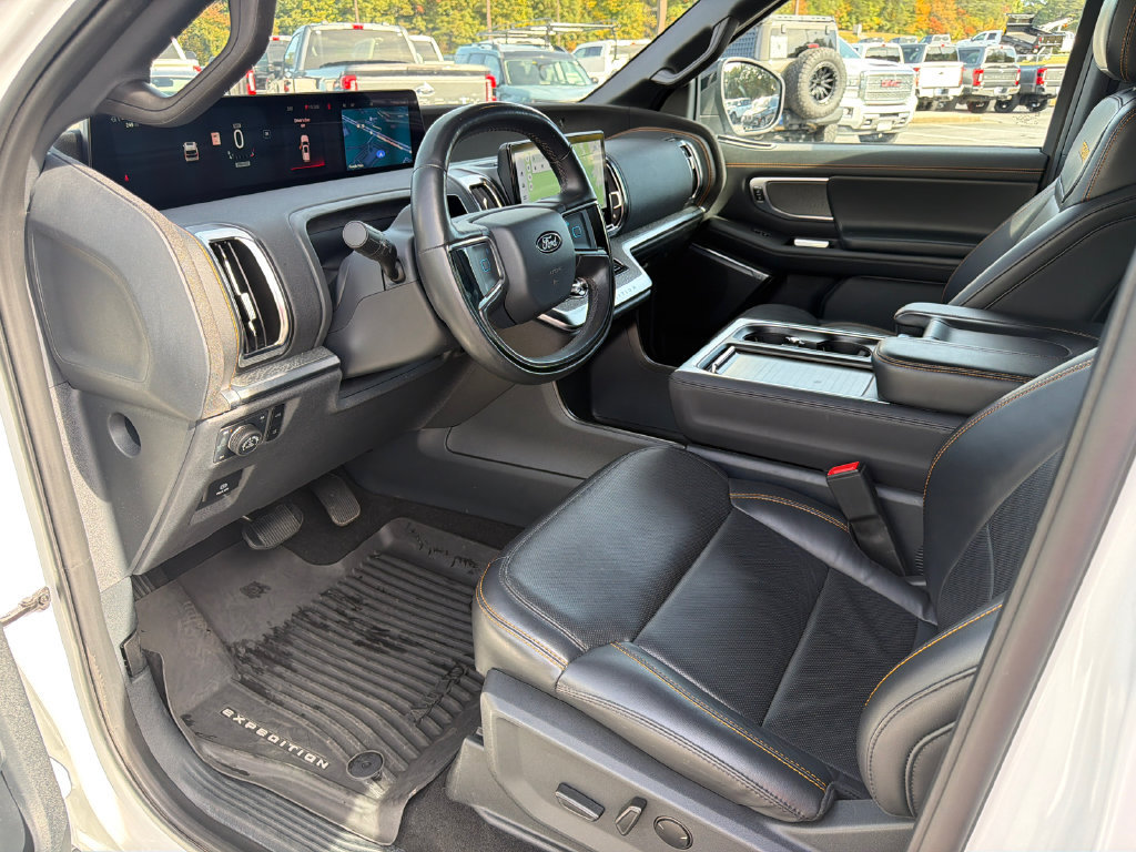 Used 2025 Ford Expedition Tremor AWD/4WD image 9