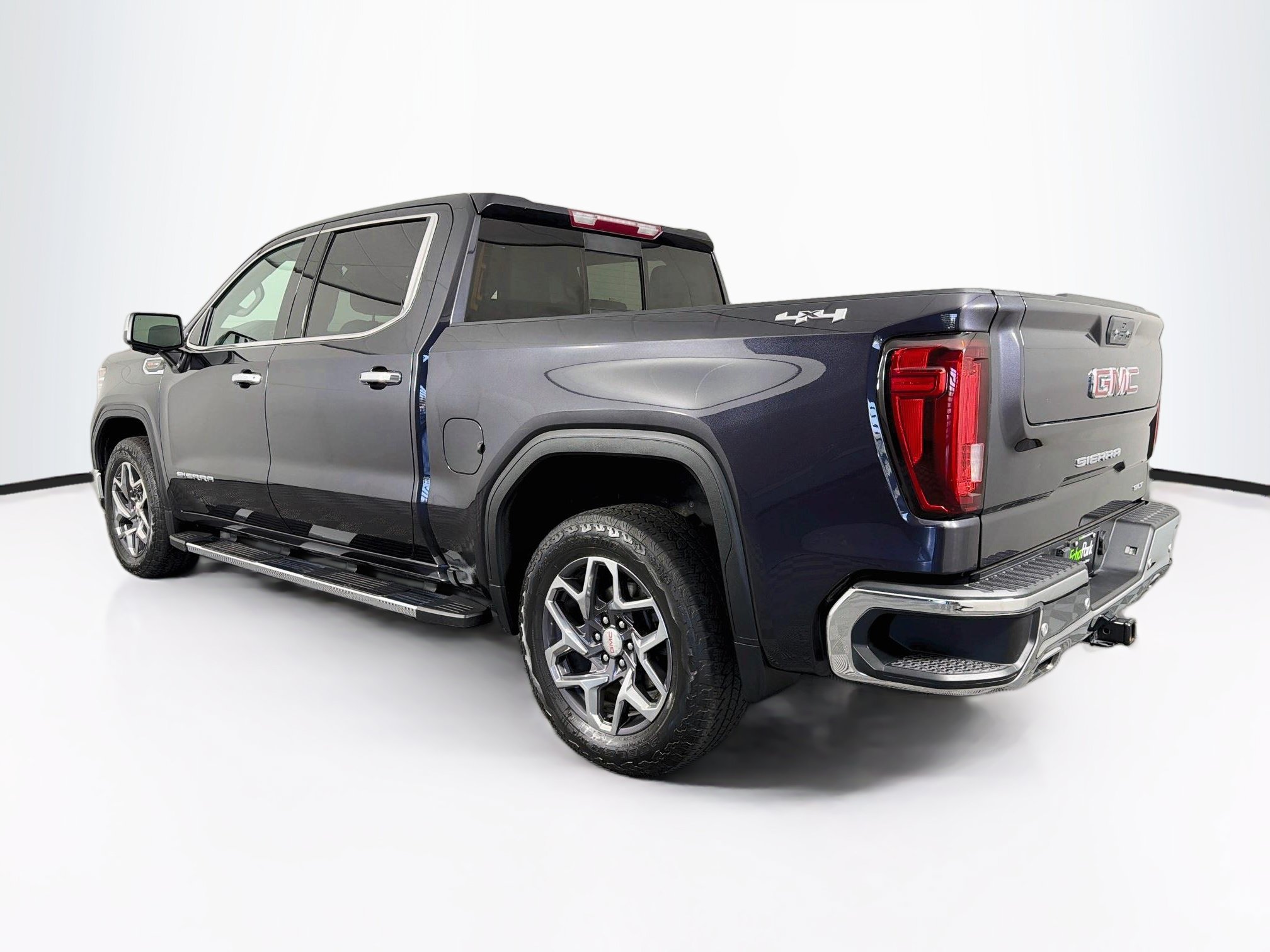 Used 2022 GMC Sierra 1500 SLT w/ SLT Premium Plus Package AWD/4WD image 5