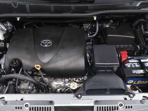 Used 2020 Toyota Sienna XLE image 31