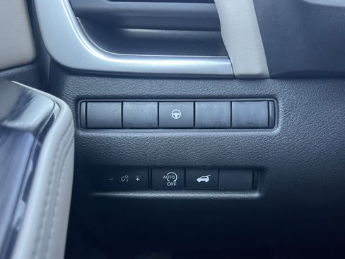 Used 2025 Nissan Rogue SV AWD/4WD image 12