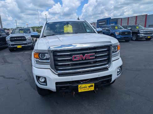 Used 2016 GMC Sierra 2500 SLT w/ All-Terrain HD Package AWD/4WD image 3