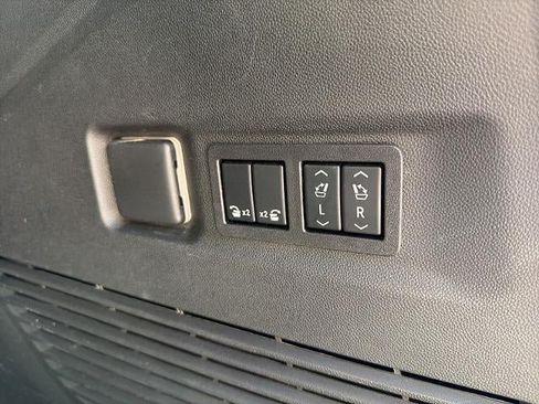 Used 2023 GMC Yukon XL Denali Ultimate AWD/4WD image 13