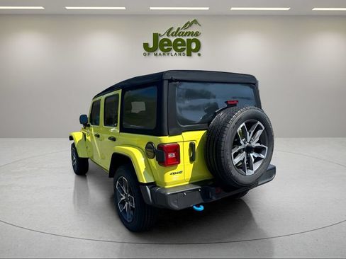 Used 2024 Jeep Wrangler Unlimited w/ Convenience Group AWD/4WD image 7