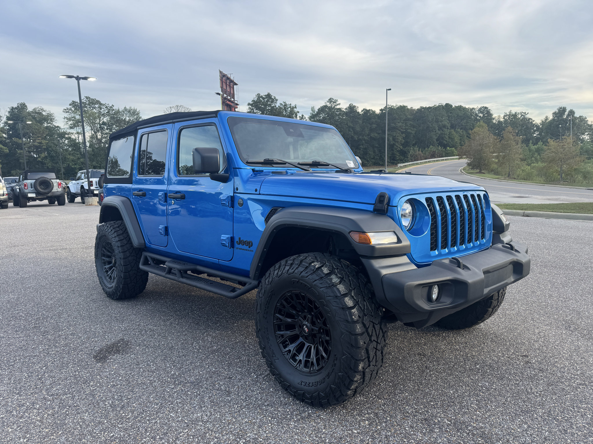Used 2024 Jeep Wrangler Unlimited Sport AWD/4WD image 7