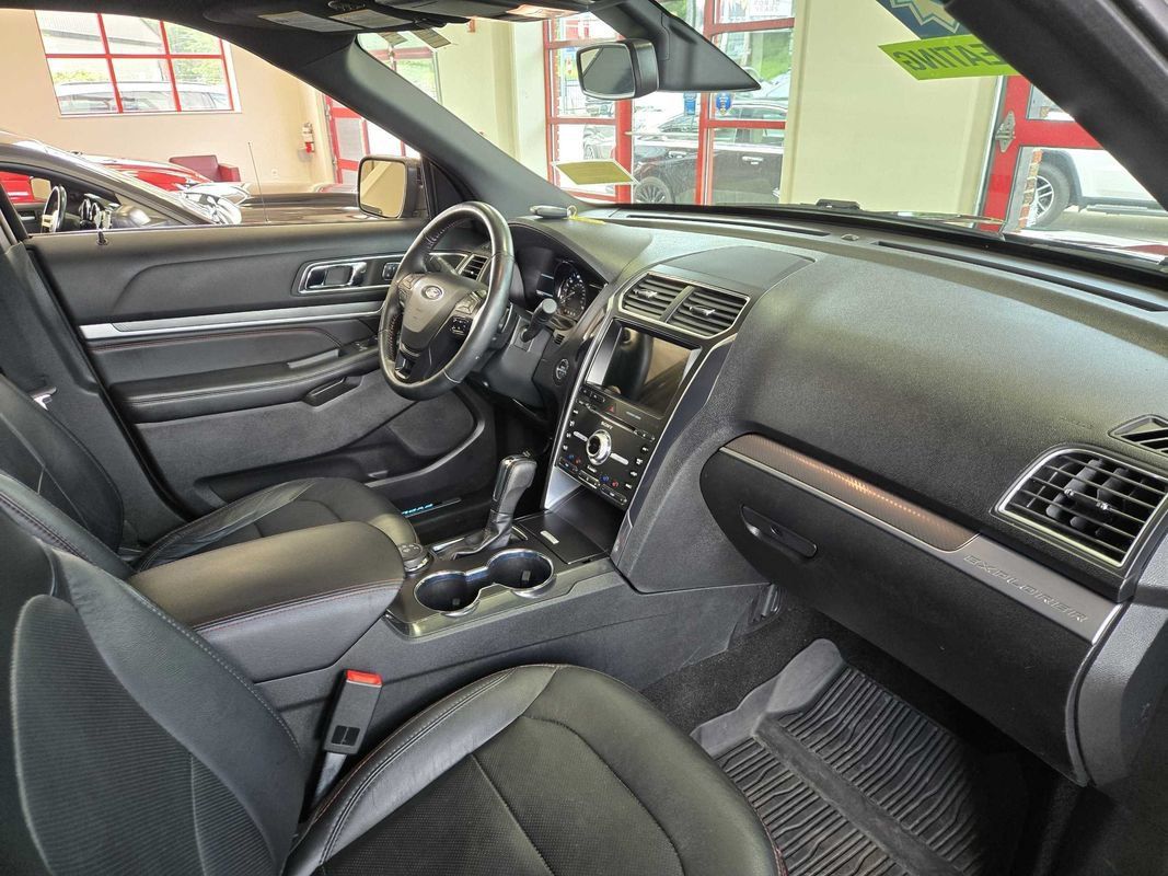 Used 2018 Ford Explorer Sport w/ Equipment Group 401A AWD/4WD image 23