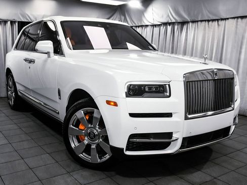 Used 2024 Rolls-Royce Cullinan image 3