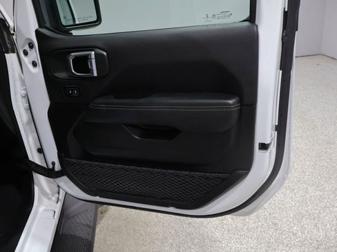 Used 2021 Jeep Gladiator Overland AWD/4WD image 20