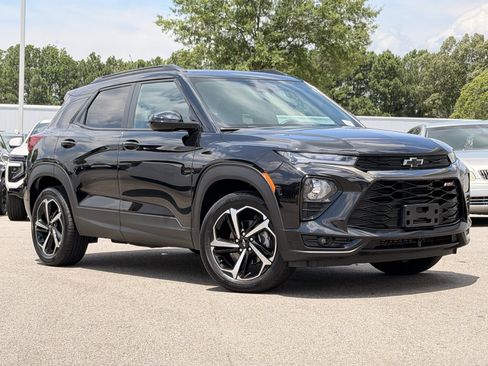 Used 2023 Chevrolet TrailBlazer RS w/ Convenience Package AWD/4WD image 2