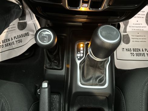 Used 2022 Jeep Wrangler Unlimited Sport image 34