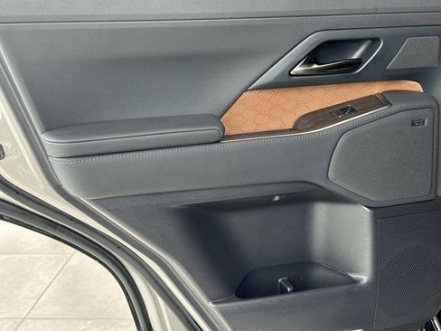 Certified 2025 Lexus GX 550 w/ Accessory Package (Z1) AWD/4WD image 11