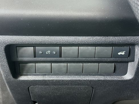 Used 2024 Mitsubishi Outlander SE AWD/4WD image 17