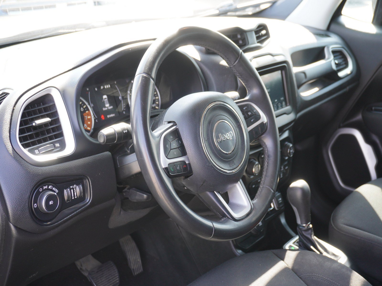 Used 2019 Jeep Renegade Latitude w/ Trailer Tow Group AWD/4WD image 20