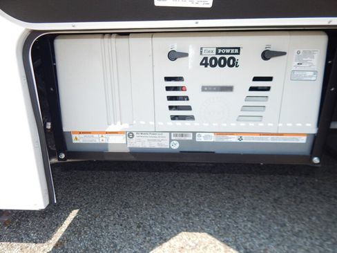 Used 2023 Mercedes-Benz Sprinter 3500 image 25
