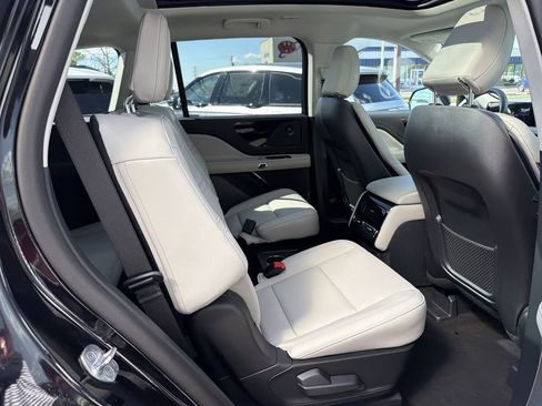 New 2026 Lincoln Aviator AWD image 8