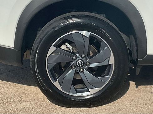 Used 2025 Nissan Rogue SV FWD image 7