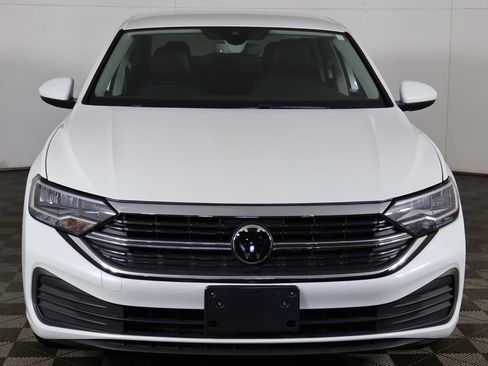 Used 2023 Volkswagen Jetta SE FWD image 9
