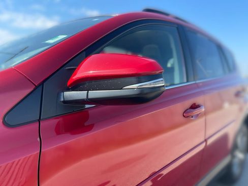 Used 2017 Toyota RAV4 XLE AWD/4WD image 3