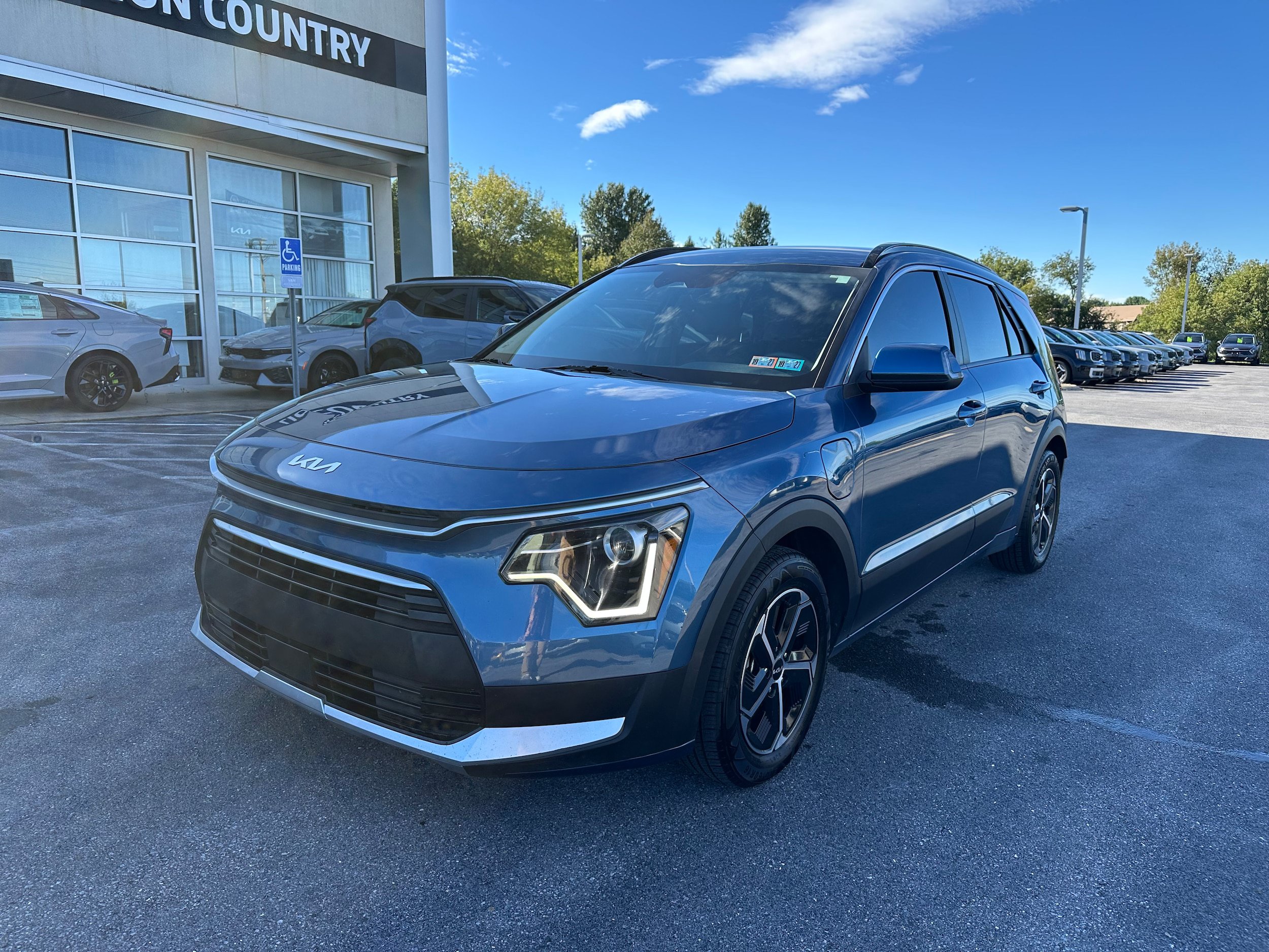 Used 2023 Kia Niro EX w/ EX Cold Weather Package FWD image 1