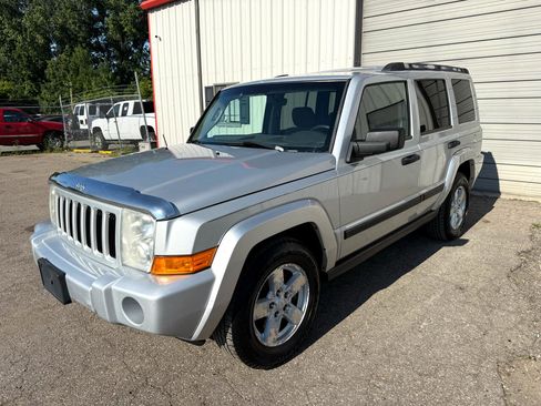 Used 2006 Jeep Commander 4WD image 1