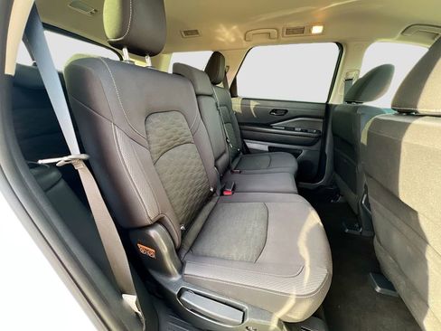 Used 2024 Nissan Pathfinder SV image 27