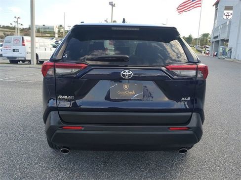 Used 2019 Toyota RAV4 XLE Premium image 5