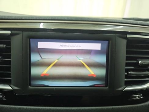 Used 2022 Chrysler Voyager LX FWD image 9