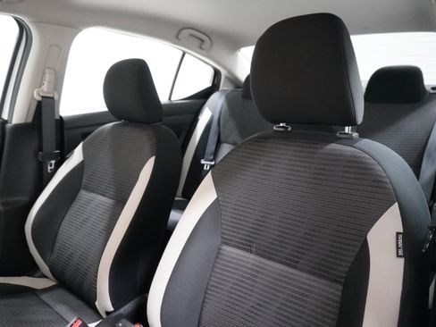 Used 2022 Nissan Versa SV image 10