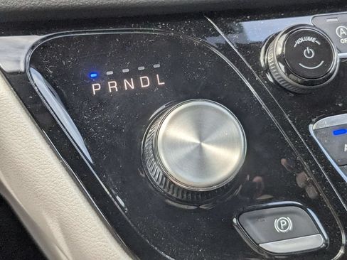 Used 2023 Chrysler Pacifica Touring-L FWD image 22