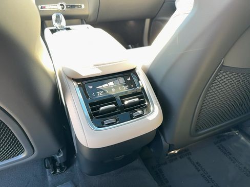 Used 2026 Volvo XC90 B6 Plus w/ Protection Package Premier AWD/4WD image 17