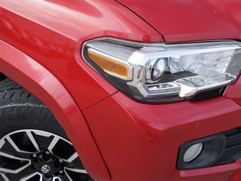 Used 2020 Toyota Tacoma TRD Sport w/ Technology Package AWD/4WD image 3