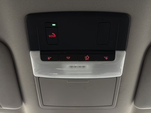 Used 2025 Nissan Pathfinder SL AWD/4WD image 32