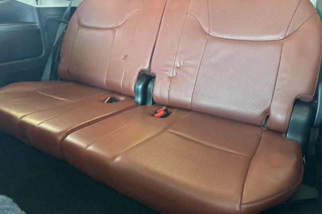 Used 2016 Lexus LX 570 4WD w/ Luxury Package image 18