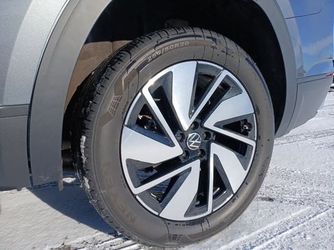 Used 2024 Volkswagen Atlas SE image 28