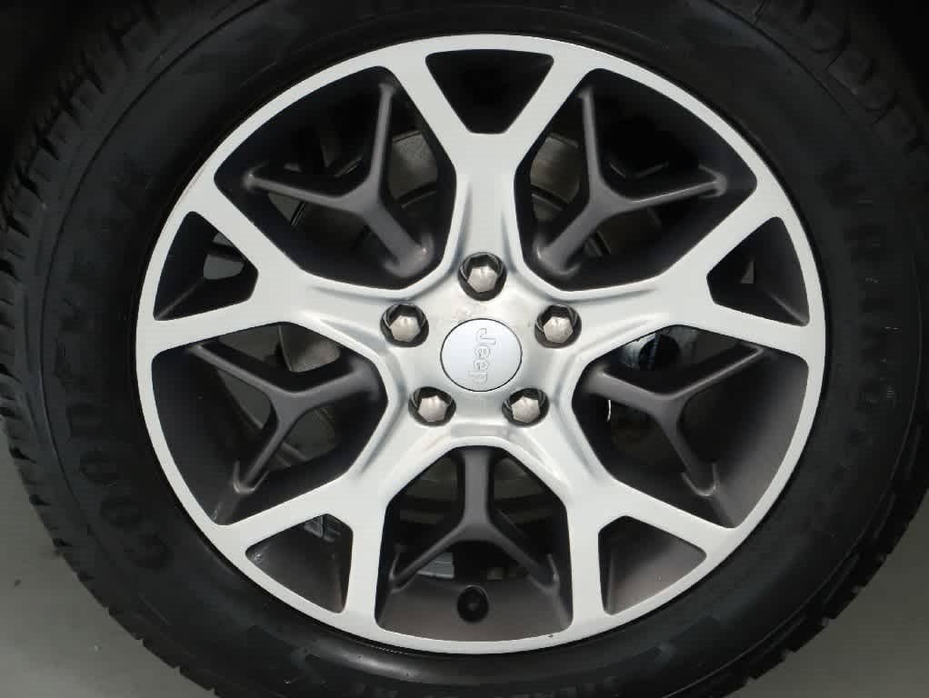 Used 2018 Jeep Grand Cherokee Limited AWD/4WD image 12