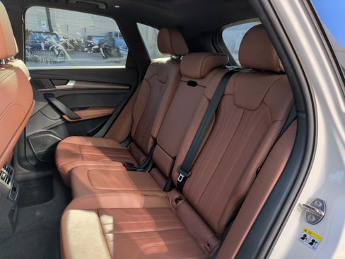 Used 2024 Audi Q5 e Premium Plus w/ Premium Plus Package image 32