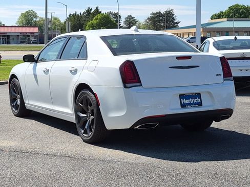 Used 2023 Chrysler 300 Touring w/ Sport Appearance Package RWD image 6