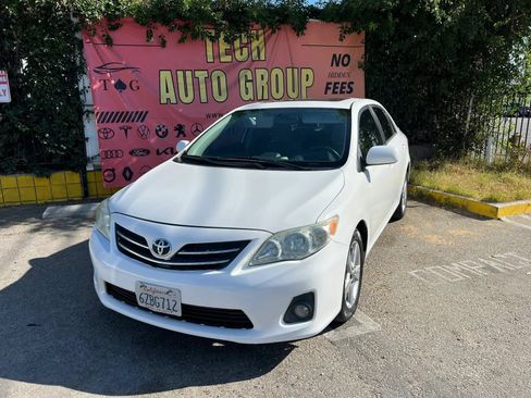 Used 2013 Toyota Corolla LE w/ Premium Pkg FWD image 26