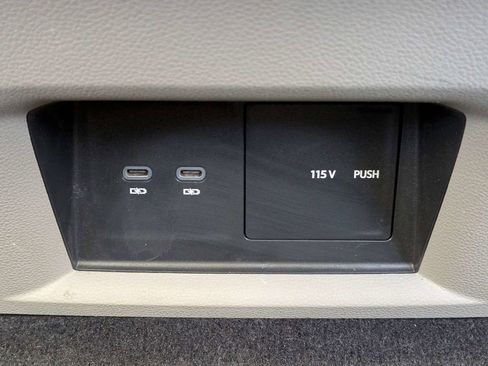 Used 2023 Volkswagen Atlas SEL AWD/4WD image 19