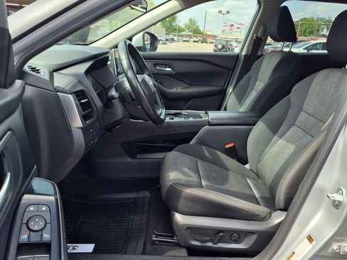 Used 2025 Nissan Rogue SV FWD image 10