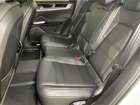 Used 2021 Porsche Macan image 17