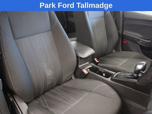 Used 2018 Ford Focus SE w/ SE Appearance Package image 21