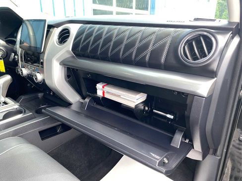 Used 2018 Toyota Tundra Platinum image 31