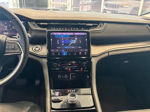 Used 2023 Jeep Grand Cherokee L Limited image 21