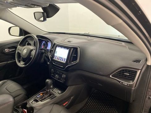 Used 2019 Jeep Cherokee Trailhawk AWD/4WD image 25