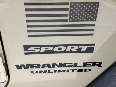 Used 2017 Jeep Wrangler Unlimited Sport w/ Quick Order Package 23S AWD/4WD image 9