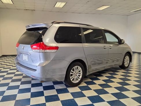 Used 2013 Toyota Sienna XLE w/ Premium Pkg FWD image 6